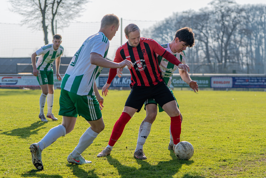 Fußball I Herren I Saison 2025-2026 I Bezirksliga Weser-Ems 4 I 24. Spieltag I TuS Lutten - TuS Frisia Goldenstedt I 13635 | jns.sportfotos - Realisiert mit Pictrs.com
