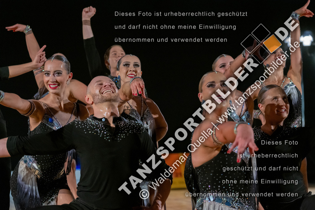 20250504-10498 | Hier finden Sie Tanz Bilder vom Latein und Standard Formationen tanzen. Sportbilder vom Tanzsport. Schöne Fotos und von Weltmeisterschaft, Europameisterschaft, Bundesliga, Regionalliga, Oberliga und Landesliga sowie von GOC Stuttgart, DanceComp, WM Bremen