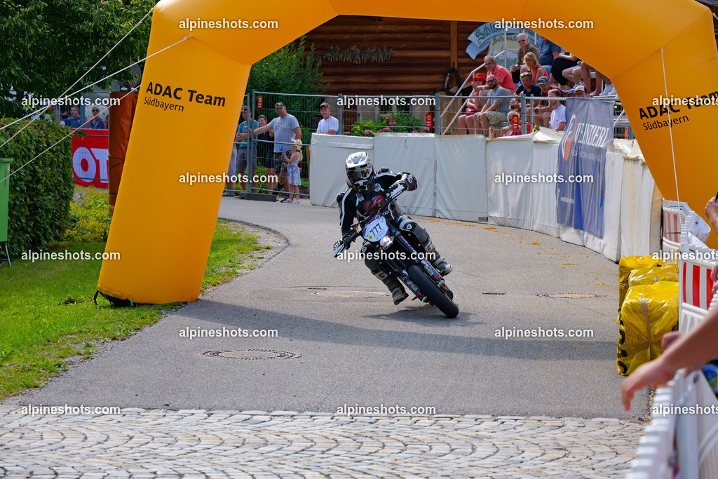 P1025630 | Erleben Sie atemberaubende, hochqualitative Fotos Ihrer Fahrt entlang der malerischen Alpenstraßen. Besuchen Sie alpineshots.com, um professionelle Aufnahmen Ihrer unvergesslichen Reise zu finden und zu kaufen - Realisiert mit Pictrs.com