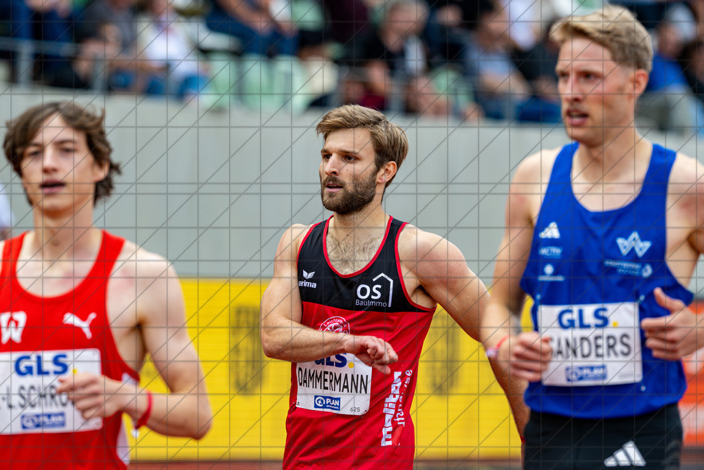 DIE FINALS 2025 | Dt. Leichtathletik Meisterschaft | Halbfinalläufe 400m Herren | Dammermann und Kroll mit unterschiedlichen Ergebnissen und Erfolgen in den Halbfinalläufen.  //  02.08.25: DIE FINALS 2025 | Dt. Leichtathletik Meisterschaft | Halbfinalläufe 400m Herren / Dresden / Deutschland  //   CREDIT:www.bullenfotos.de, Martin König, Hörner Weg 40, D-49078 Osnabrück, +4917663732967 // Nutzung und Weitergabe nur zu den vereinbarten Zwecken. Presseanfragen an Ersteller. Alle Rechte beim Ersteller. Honorierung nach MFM. - Realisiert mit Pictrs.com