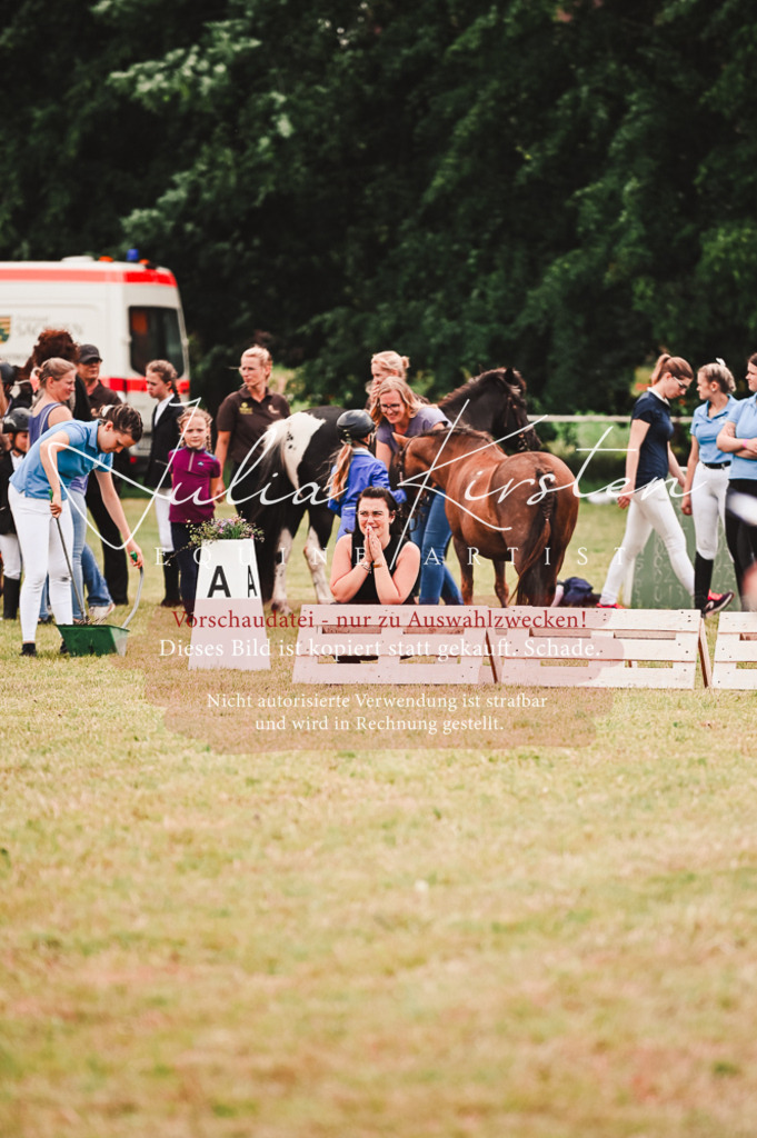 DSC_6079 | Pferde- und Turnierfotografie in Westsachsen. Pferdeportraits, Auftragszeichnungen und intuitive Kunst.
