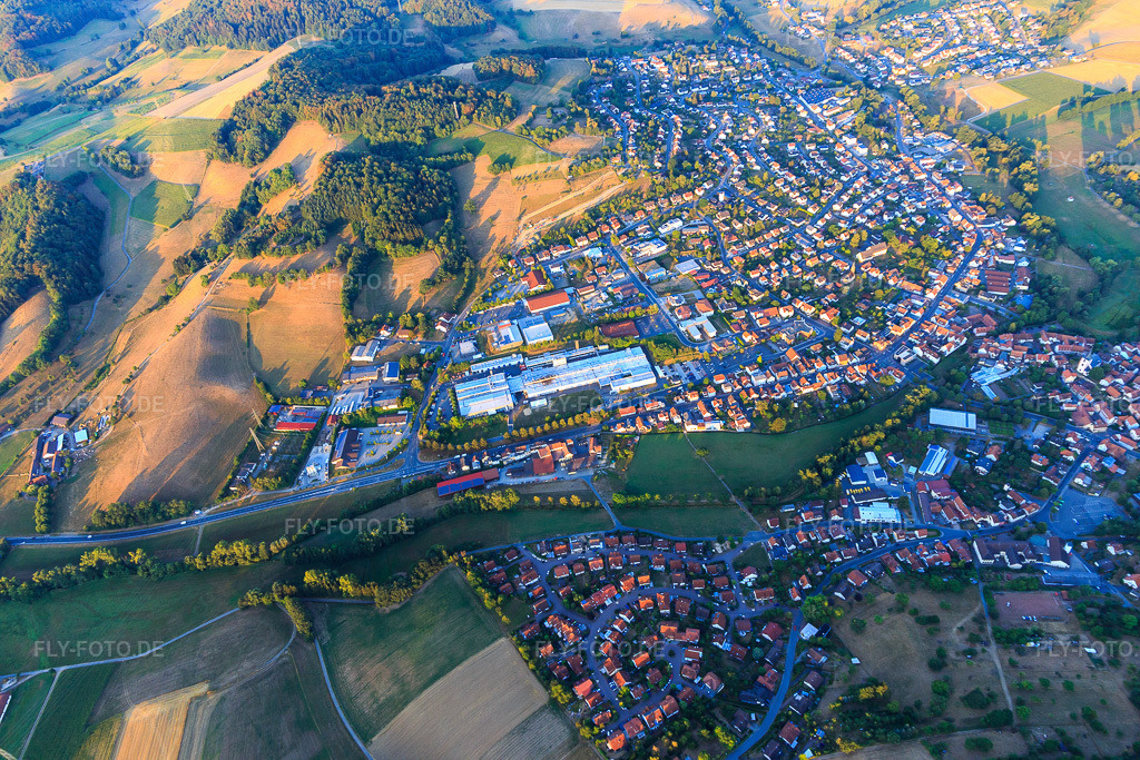 Luftbild: Ortsansicht aus Süden in Reichelsheim im Bundesland Hessen in Deutschland. Foto: IMG_109433.jpg vom 31.07.2018 durch Werner Riehm/FLY-FOTO.de
