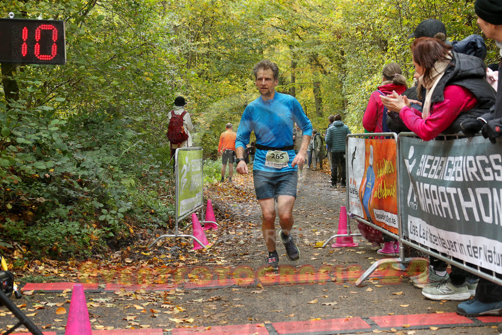 251026_1249_EX1_1498 | Sportfotografie im Rhein-Sieg Kreis, Köln, Bonn, NRW, Rheinland Pfalz, Hessen, etc. Unser Tätigkeitsfeld umfasst den Laufsport vom Volkslauf über den Marathon, Duathlon, Triathon bis zum Ultralauf wie Kölnpfad Ultra oder Schindertrail.