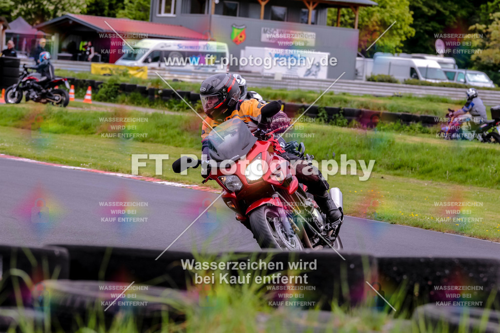 MotoTeamVBK-20590 | Hier findet Ihr Bilder von Touristenfahrten auf der Nürburgring Nordschleife oder von anderen Veranstaltungen die ich besucht habe. Viel Spass beim Durch Schauen 