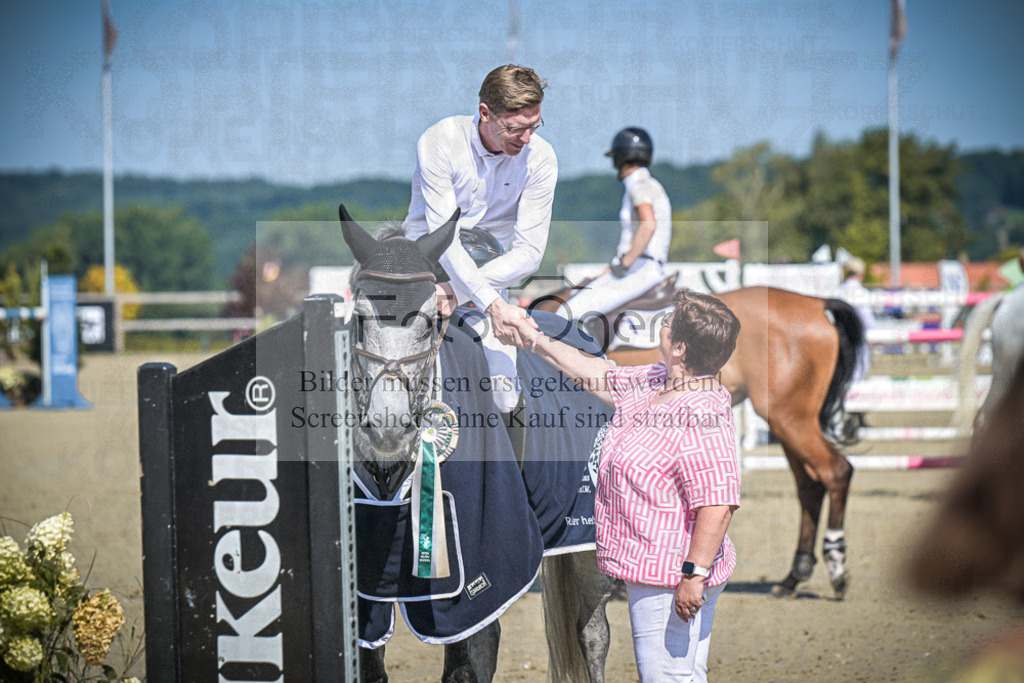 DOS_0023 | Entdecke hochwertige Reitturnierfotos von Foto Oger. Professionell, emotional und authentisch – jetzt Lieblingsmomente im Shop bestellen.Deutschlandweite Turnierfotografie. - Realisiert mit Pictrs.com
