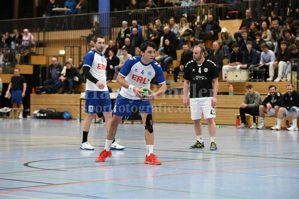 HC Deggendorf : Burghausen II | Valentin Lotos  (HC Deggendorf  #4) - Realisiert mit Pictrs.com