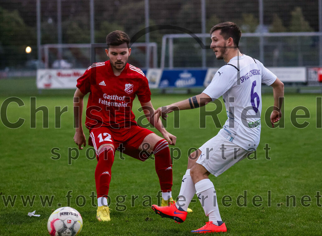 2023-08-01_019_FC_Finsing_gegen_SpVgg_Altenerding | Finsing, Deutschland, 01.08.2023:
Fußball, TOTO Pokal 2023 / 2024, 1. Spieltag, FC Finsing gegen SpVgg Altenerding, Endergebnis: 0:5

Lucca Stark (FC Finsing, #12), Dominik Frisch (SpVgg Altenerding, #6)

Foto: Christian Riedel / fotografie-riedel.net