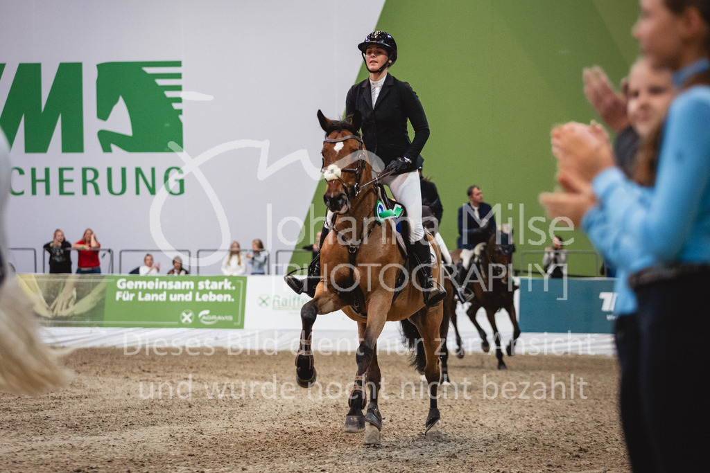 231028_Oldenburg_S1-Spr_Amateure-248 | Deine schönsten Turniermomente als professionelle Fotos! Entdecke hochwertige Pferdesport-Fotografie im Online-Shop. Jetzt Fotos finden & bestellen!