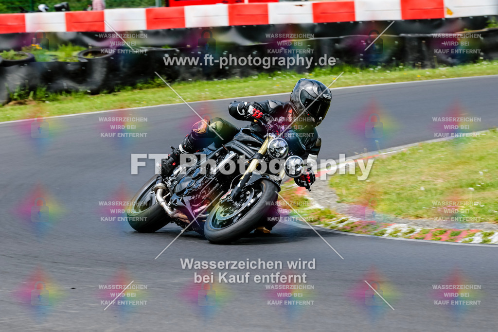 MotoTeamVBK-20724 | Hier findet Ihr Bilder von Touristenfahrten auf der Nürburgring Nordschleife oder von anderen Veranstaltungen die ich besucht habe. Viel Spass beim Durch Schauen 