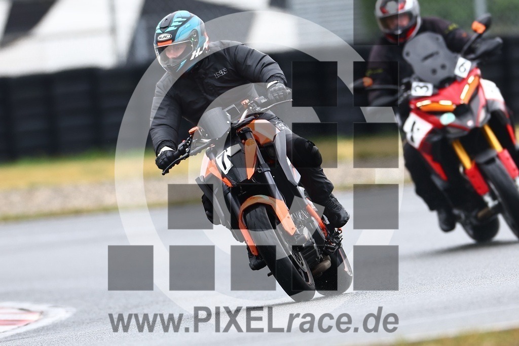 0079-20240909_00180 | Schöne Erinnerungen an spannende Momente - das festzuhalten ist unser Job. PIXELrace.de ist seit 2003 auf den Rennstrecken Europas unterwegs um die Action draußen beim Fahren und die wunderbare Stimmung imm Fahrerlager für euch einzufangen.