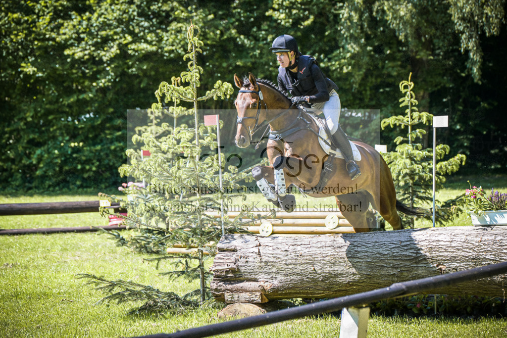DOS_5371 | Entdecke hochwertige Reitturnierfotos von Foto Oger. Professionell, emotional und authentisch – jetzt Lieblingsmomente im Shop bestellen.Deutschlandweite Turnierfotografie. - Realisiert mit Pictrs.com