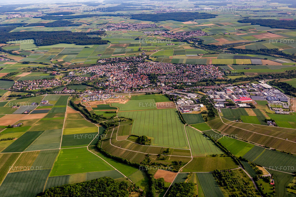 Luftbild: Ortsansicht der Straßen und Häuser der Wohngebiete in Schwaigern im Bundesland Baden-Württemberg in Deutschland. Foto: IMG_079974.jpg vom 31.05.2015 durch Werner Riehm/FLY-FOTO.de