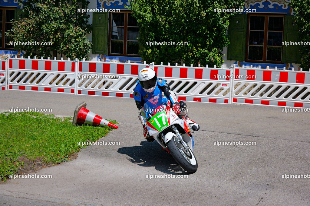 P1036862-2 | Erleben Sie atemberaubende, hochqualitative Fotos Ihrer Fahrt entlang der malerischen Alpenstraßen. Besuchen Sie alpineshots.com, um professionelle Aufnahmen Ihrer unvergesslichen Reise zu finden und zu kaufen - Realisiert mit Pictrs.com