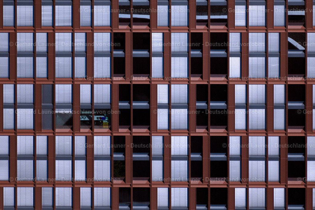 4035810 | BRAUNSCHWEIG 31.07.2020 Neubau des Business Center III am Hochhaus " Business Center II " im BRAWOPARK am Willy-Brandt-Platz in Braunschweig im Bundesland Niedersachsen. Weiterführende Informationen bei: ANES Bauausführungen Berlin GmbH,  ARCHITEKTEN BDA REICHEL STAUTH,  Architekturbüro Papendieck , Rade+Partner -Partnerschaftsgesellschaft,  Ed. Züblin AG,  Gattermann Immobilien  Projekt GmbH,  Ingenieurbüro Damer + Partner,  Köster GmbH,  STAUTH | Architekten Partnerschaftsgesellschaft mbB,  Stadt Braunschweig. // Construction site of new Building on the skyscraper at BRAWOPARK of the Volksbank in Braunschweig in the state Lower Saxony. Further information at: ANES Bauausfuehrungen Berlin GmbH,  ARCHITEKTEN BDA REICHEL STAUTH,  Architekturbuero Papendieck , Rade+Partner -Partnerschaftsgesellschaft,  Ed. Zueblin AG,  Gattermann Immobilien  Projekt GmbH,  Ingenieurbuero Damer + Partner,  Koester GmbH,  STAUTH | Architekten Partnerschaftsgesellschaft mbB,  Stadt Braunschweig. Foto: Gerhard Launer