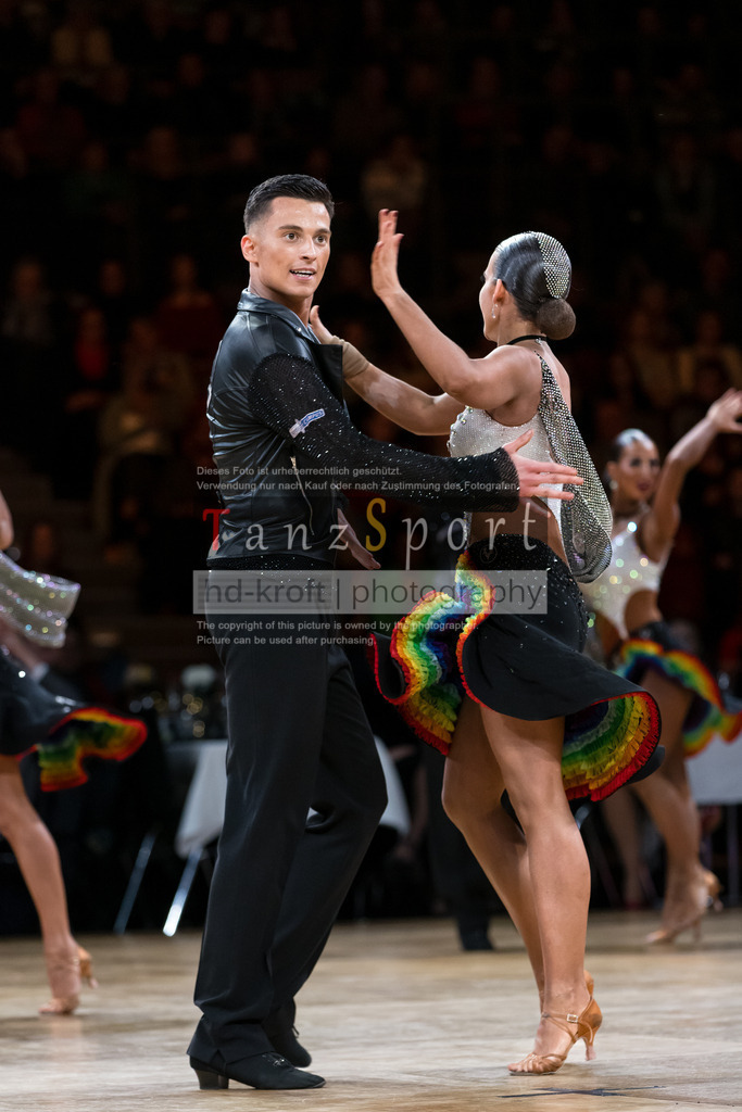 20241109_DM-Formationen_6366 | Tanzsportbilder, Standardtanz, Lateintanz, WDSF, DTV, LTVB, dancecomp, goc, hessen tanzt, blaues band der spree, walzer, tango, wiener walzer, slowfox, quickstepp, samba, rumba, cha-cha-cha, paso doble. jive, hd-kroft photography, turniertanzsport