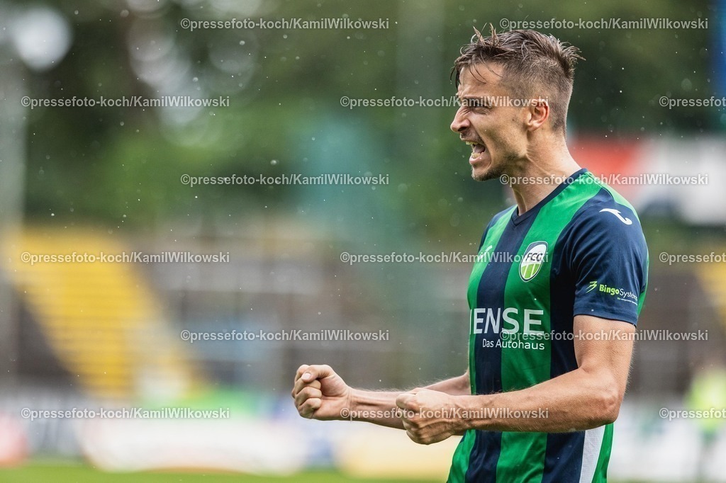 xKWI02082501015 | 02.08.2025, xkwix, Fußball, Regionalliga West, FC Gütersloh - 1. FC Bocholt, Ohlendorf Stadion im Heidewald: Torjubel nach dem Tor zum 6:3 durch Patrik Twardzik ( FC Gütersloh #18 ) 