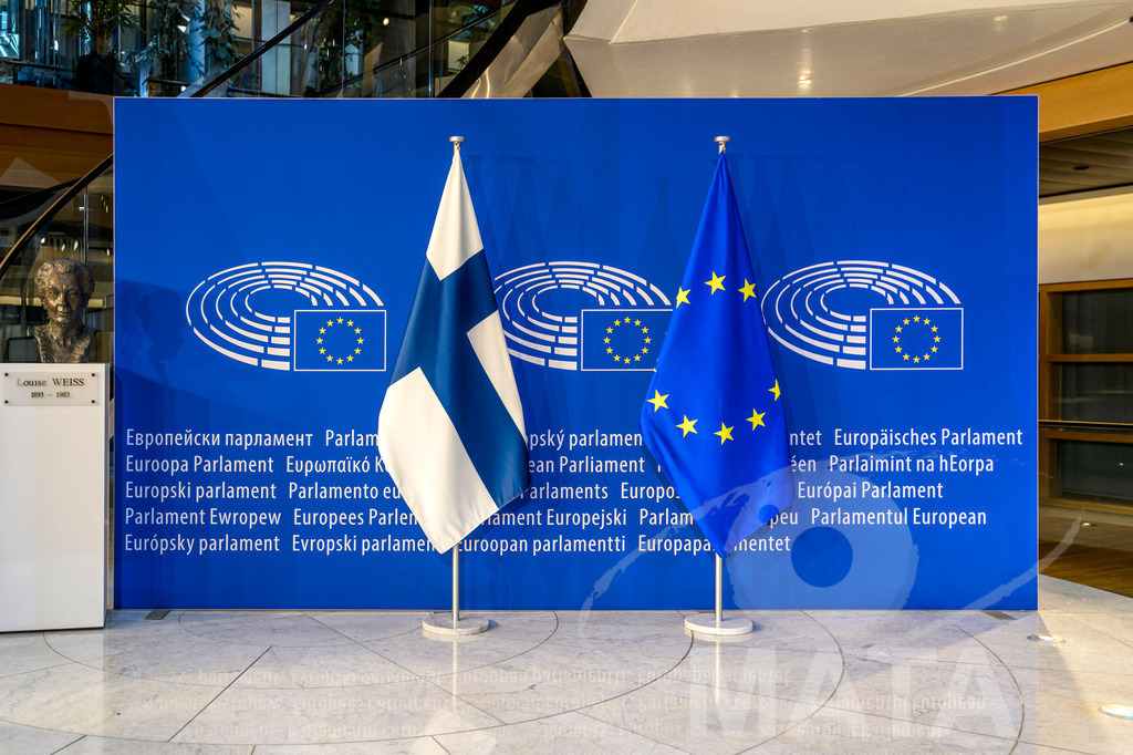 _DWI6045 | Die Ankunft des finnischen Ministerpräsidenten wurde im Rahmen des Programms „This is Europe“ von EU-Präsidentin Roberta Metsola am 13.03.2024 in EU-Parlament Straßburg begrüßt. - Realisiert mit Pictrs.com