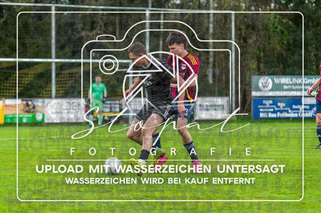 FGFSSGN-1039 | Leon Schneider (SG Nordheide 3 #02) und Armin Masic (FG Fulde-Stellichte 2 #14) beim Herren 3. Kreisklasse HK Spiel zwischen FG Fulde-Stellichte II und SG Nordheide III im Fulder Zentralstadion, Fulde (Simon Paul Stopat) - Realisiert mit Pictrs.com