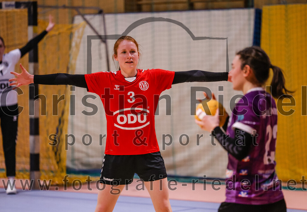 2025-01-18_062_SpVgg_Altenerding_gegen_TV_Altoetting | Erding, Deutschland, 18.01.2025:Handball, Bezirksoberliga Frauen Altbayern 2024 / 2024, 11. Spieltag, SpVgg Altenerding gegen TV Altötting, Endergebnis: 19:24Anna-Maria Niedermaier (TV Altötting, #3), Katharina Künstner (SpVgg Altenerding, #23)Foto: Christian Riedel / fotografie-riedel.net