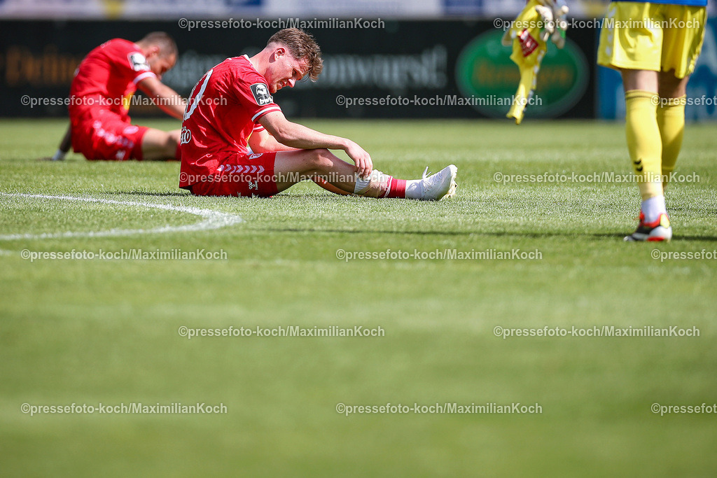 Koe3Liga11052401044 | 11.05.2024, Köln, Fußball, bwin 3. Liga Herren, Sportpark Höhenberg, 37. Spieltag, Saison 2023 2024, FC Viktoria Köln – Jahn Regensburg: Christian Viet (Jahn Regensburg) sitzt nach dem 1:1 Unentschieden enttäuscht auf dem Spielfeld. Enttäuschung . 
DFB regulations prohibit any use of photographs as image sequences and or quasi-video.