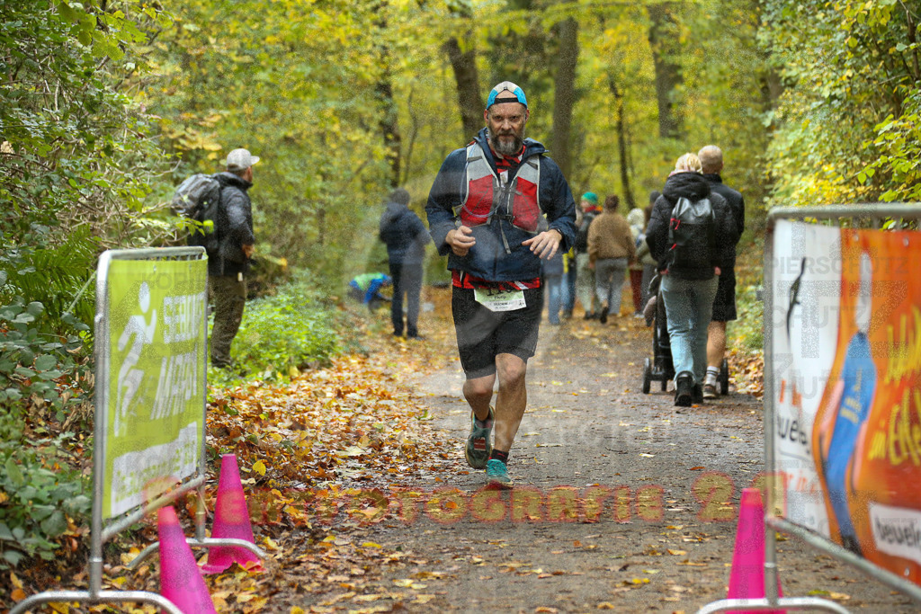 251026_1329_EX1_3559 | Sportfotografie im Rhein-Sieg Kreis, Köln, Bonn, NRW, Rheinland Pfalz, Hessen, etc. Unser Tätigkeitsfeld umfasst den Laufsport vom Volkslauf über den Marathon, Duathlon, Triathon bis zum Ultralauf wie Kölnpfad Ultra oder Schindertrail.