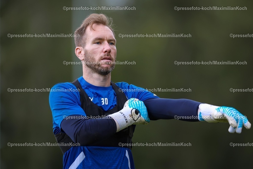 KSC02092502107 | 02.09.2025, Fußball, Training Karlsruher SC, 2. Fußball Bundesliga, Trainingsplatz am BBBank Wildpark Stadion Karlsruhe, Saison 2025 2026: Torwart Robin Himmelmann (KSC #30) 