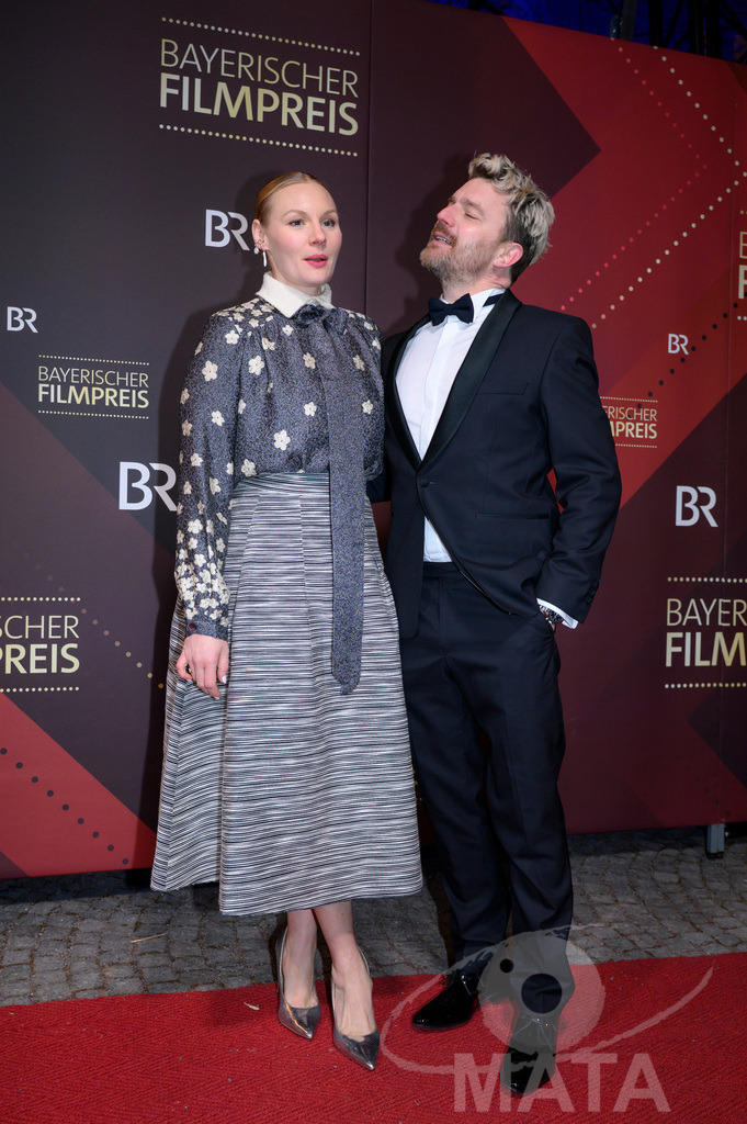 _DWI5359 | Friedrich Mücke und Rosalie Thomass bei der Verleihung des 47. Bayerischen Filmpreises 2026  im Prinzregententheater. München, Deutschland. Der Bayerische Filmpreis wird seit 1979 von der Bayerischen Staatsregierung verliehen, um die Bedeutung des Kinofilms als Kulturgut herauszustellen - Realisiert mit Pictrs.com