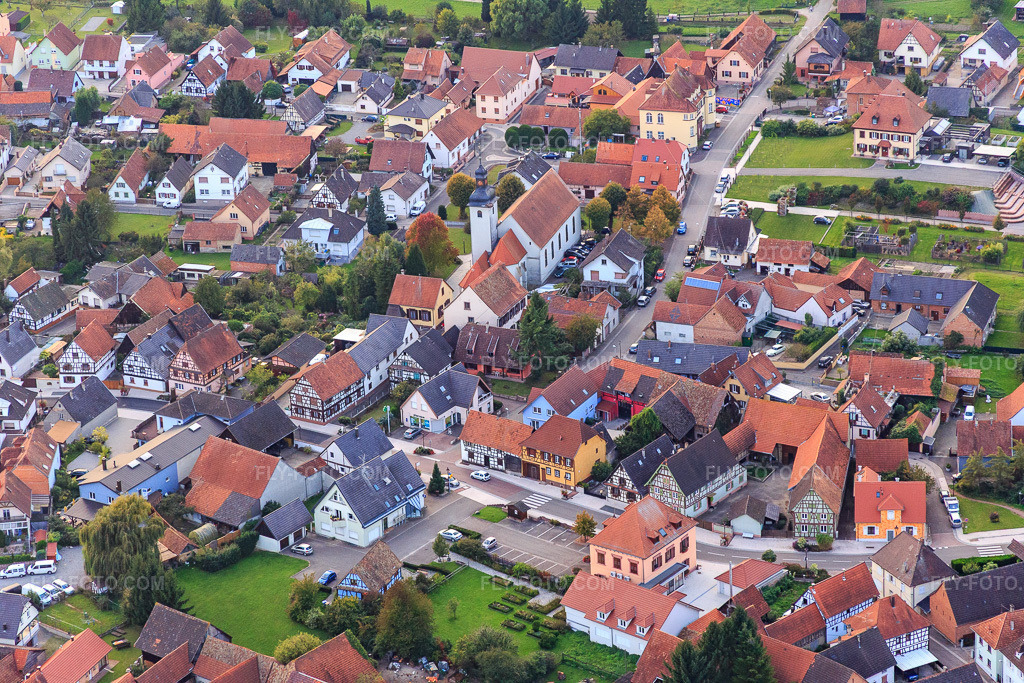 Aerial view: Parc des Géants Beinheim and Eglise Sainte Croix de Beinheim in Beinheim in the state Bas-Rhin, France. – Photo: IMG_074460.jpg taken on 10/04/2014 by Werner Riehm/FLY-FOTO.com – Resolution of the original: 5472 x 3648 px