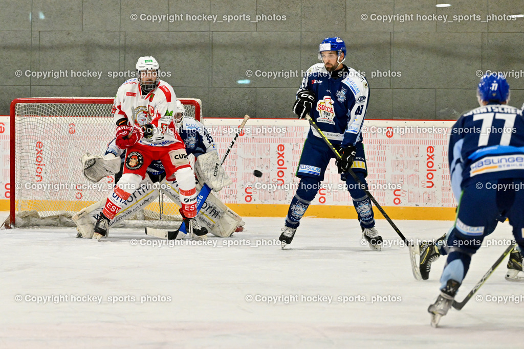 ESV FERLACH vs. ESC SOCCERZONE STEINDORF | #58 Florian Matthias ESV Ferlach, #43 Oraze Martin ESC Steindorf, ESV FERLACH vs. ESC SOCCERZONE STEINDORF, ESV FERLACH vs. ESC SOCCERZONE STEINDORF am 22.11.2024 in Ferlach (Eishalle Ferlach ), Austria, (Photo by Bernd Stefan)