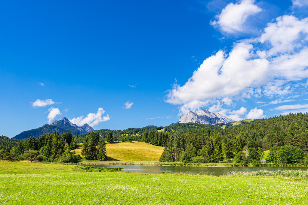 Landschaft am Schmalensee nahe Mittenwald in Bayern | Landschaft am Schmalensee nahe Mittenwald in Bayern.