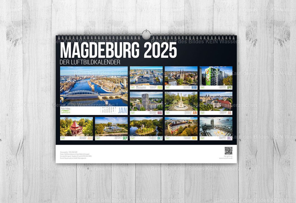 Mockup_MD_Firmenkalender_Rückseite | Die Magdeburger Platte® - das sind die schönsten Luftbilder von Magdeburg & Sachsen-Anhalt auf Acryl, Leinwand oder zum Download. Das ist Luftbildfotografie & Luftbildaufnahmen mit Drohne & Flugzeug.  - Realisiert mit Pictrs.com