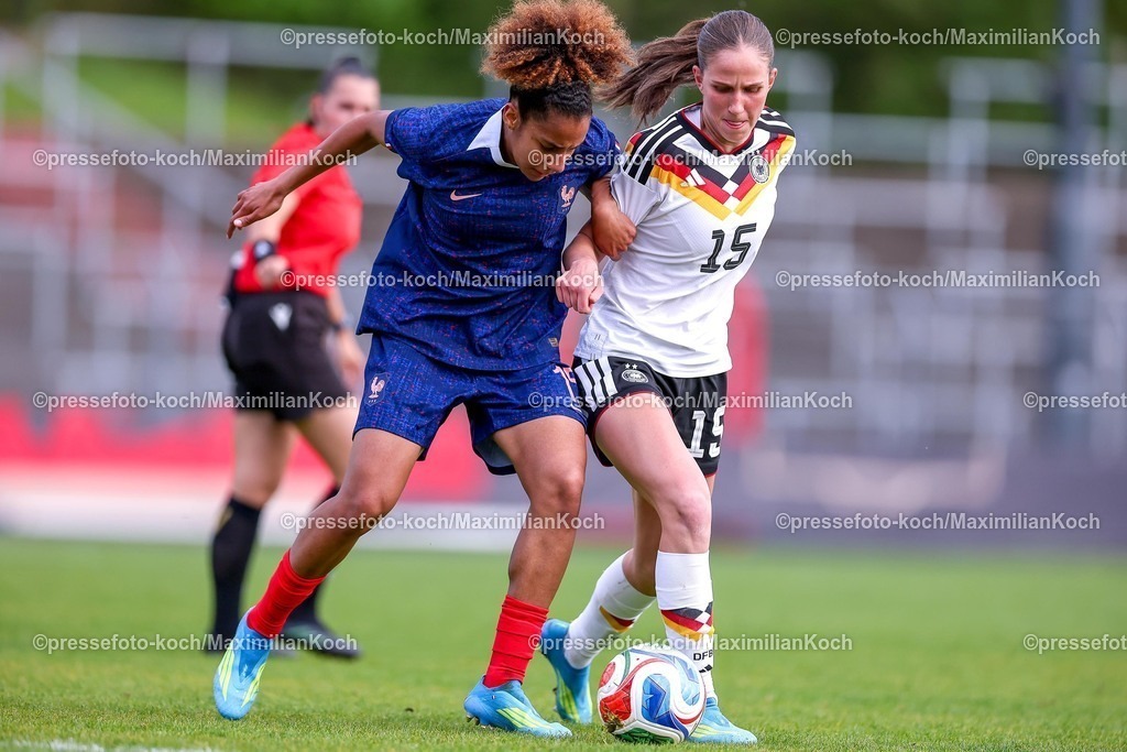 DFB16042601037 | 16.04.2026, Essen, Fußball, UEFA Womens UNDER 19 Championship qualification, Germany - France, Stadion Uhlenkrug, Saison 2025 / 2026: Maissa Fathallah (Frankreich U19 #15) im Zweikampf gegen  Maissa Fathallah (Frankreich U19 #15)  DFB regulations prohibit any use of photographs as image sequences and or quasi-video.
