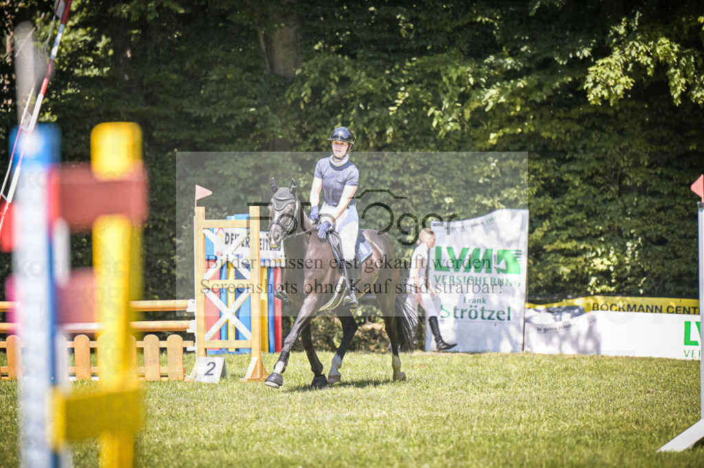 DOS_4336 | Entdecke hochwertige Reitturnierfotos von Foto Oger. Professionell, emotional und authentisch – jetzt Lieblingsmomente im Shop bestellen.Deutschlandweite Turnierfotografie. - Realisiert mit Pictrs.com