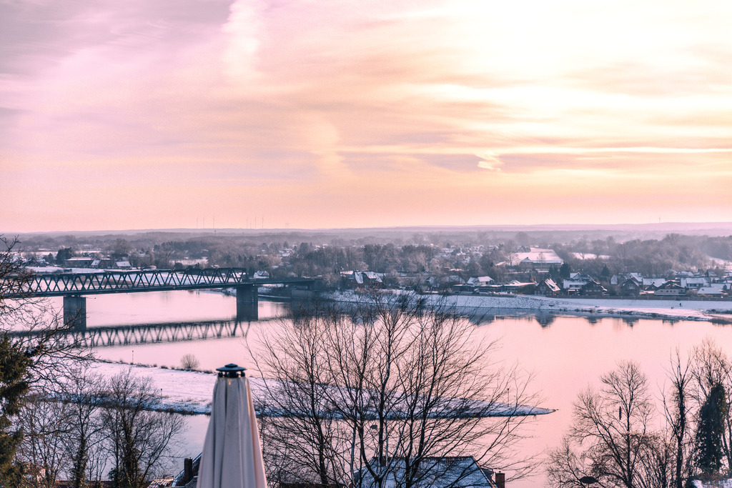 Heimat | FI-LO Bildershop – Entdecken Sie beeindruckende Fotografie und inspirierende Videoproduktionen. Tauchen Sie ein in faszinierende Welten und lassen Sie sich von meinen einzigartigen Werken auf eine emotionale Reise mitnehmen. Perfekt für Kunstliebhaber und - Realisiert mit Pictrs.com