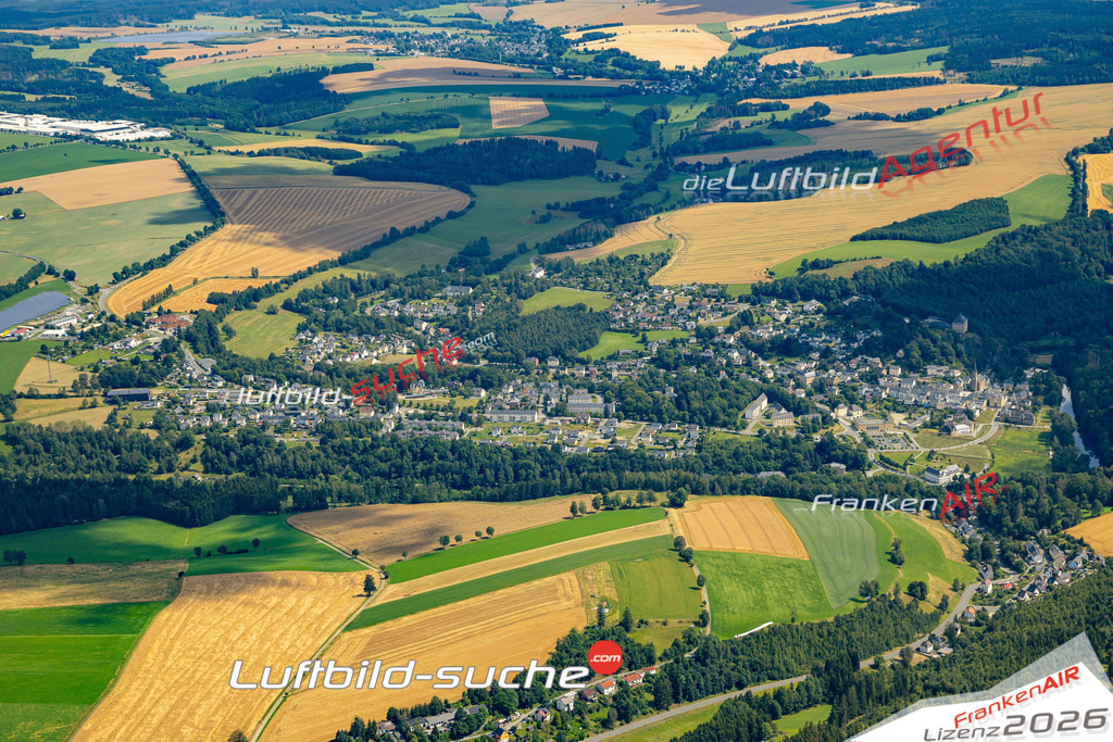Das Luftbild zeigt :  Hirschberg - Die Luftaufnahme wurde 2024 vom UL-Flugzeug aus erstellt ( keine Drohne ) - Hochauflösende Luftaufnahme - Für grossformatige Ausdrucke geeignet. Die Geschenkidee !Mit Lizenz und Bildrechte bestellbar