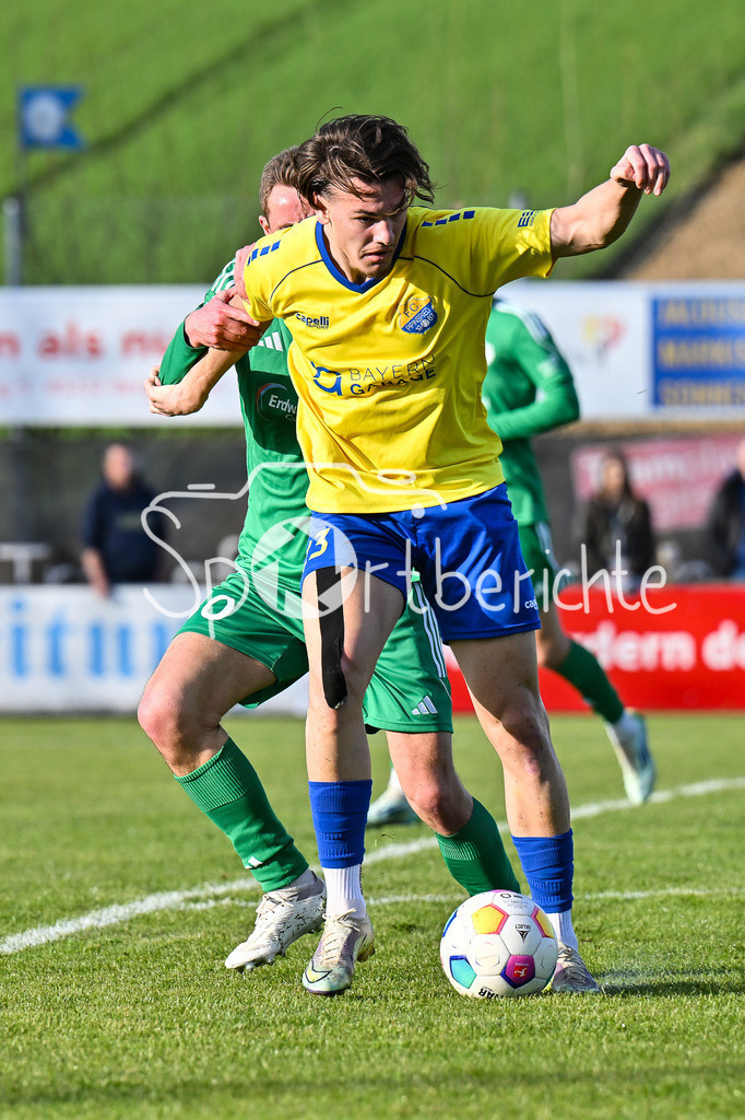 FC Pipinsried - TSV Grünwald | im Duell Sebastian MITTERHUBER (TSV Gruenwald 30) und Valdrin KONJUHI (FC Pipinsried 23) / Zweikampf / Bayernliga Sued: FC Pipinsried - TSV Gruenwald, Kuechenstadel Arena am 11.04.2025