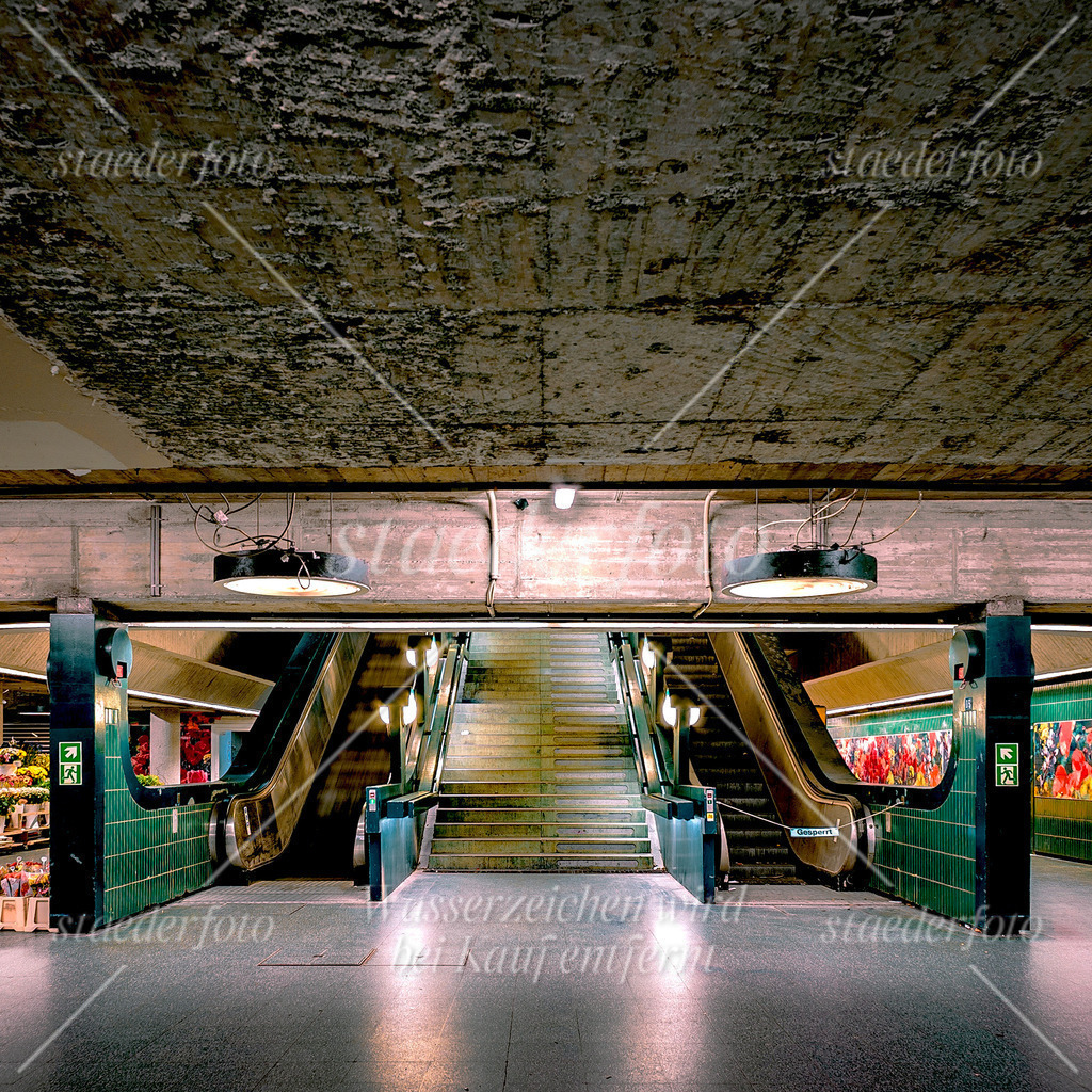 UBhfSchlossstrasseTotale_Pola | Der Fotograf für Portraitfotografie aus Berlin | staederfoto.de - Realisiert mit Pictrs.com