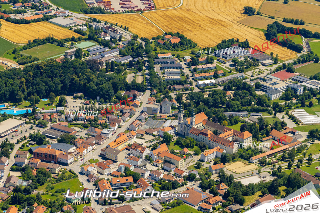 Aktuelles Luftbild von  Fürstenzell - Die Luftaufnahme wurde 2022 mittels UL-Flugzeug erstellt ( keine Drohne ) - hochauflösende Kamera-Systeme von  Canon -Beste Qualität - Für grossformatige Ausdrucke geeignet. Die Geschenkidee !