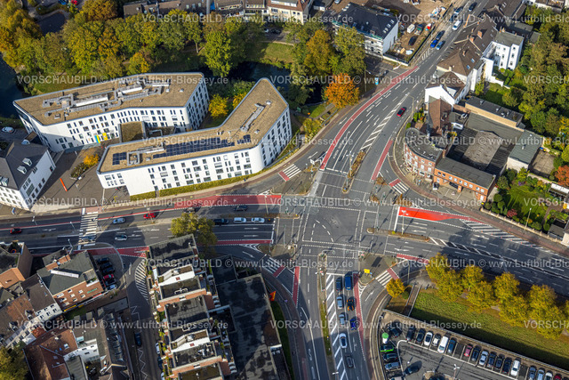 Moers241013054 | Luftbild, Rathaus, Straßenverkehr und Straßenkreuzung Unterwall und Neuer Wall mit roter Radweg Markierung, Moers, Moers, Ruhrgebiet, Nordrhein-Westfalen, Deutschland