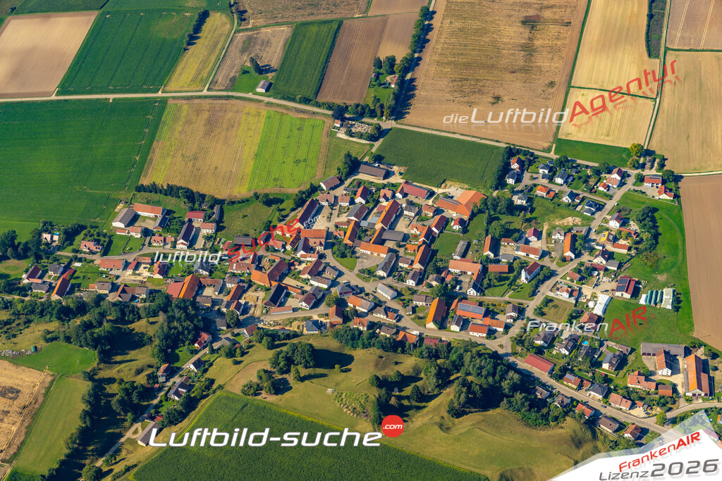 Das Luftbild zeigt : Illdorf Burgheim - Die Luftaufnahme wurde 2024 vom UL-Flugzeug aus erstellt ( keine Drohne ) - Hochauflösende Luftaufnahme - Für grossformatige Ausdrucke geeignet. Die Geschenkidee !Mit Lizenz und Bildrechte bestellbar