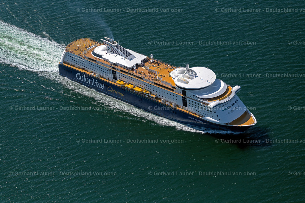 4037926 | STRANDE 07.08.2020 Kreuzfahrt- Passagier- und Fahrgast- Schiff " Color Fantasy " in Fahrt auf der Ostsee in Strande im Bundesland Schleswig-Holstein, Deutschland. Weiterführende Informationen bei: Color Line GmbH. // Cruise and passenger ship " Color Fantasy " operating on the baltic sea in Strande in the state Schleswig-Holstein, Germany. Further information at: Color Line GmbH. Foto: Gerhard Launer