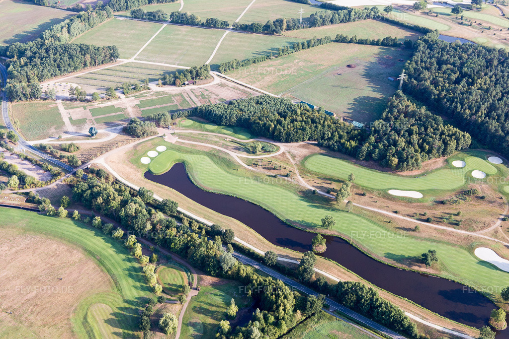Luftbild: Gelände des Golfplatz Green Eagle Golf Courses (Luhe) im Ortsteil Luhdorf in Winsen im Bundesland Niedersachsen in Deutschland. Foto: IMG_110347.jpg vom 18.08.2018 durch Werner Riehm/FLY-FOTO.de