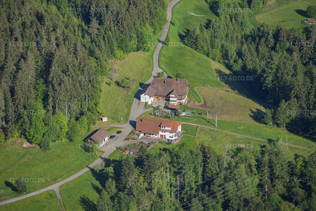 Luftbild: Schwartwaldhof im Ortsteil Ramstein aus Südosten im Ortsteil Tennenbronn in Schramberg im Bundesland Baden-Württemberg in Deutschland.Foto: IMG_156341.jpg vom 17.05.2026 durch Werner Riehm/FLY-FOTO.deAuflösung des Originals: 6000 x 4000 px