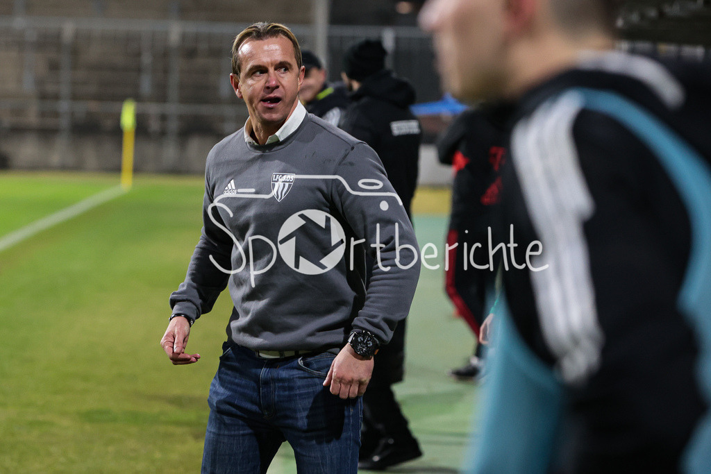 FC Bayern Amateure - 1. FC Schweinfurt | Schweinfurt Trainer Marc REITMAIER in Aktion