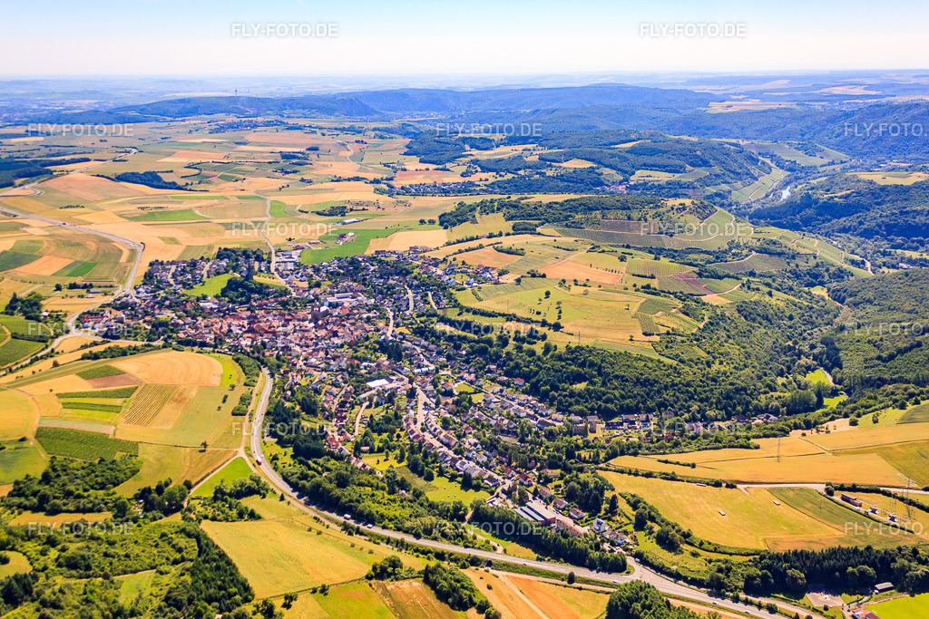 Ortsansicht der Straßen und Häuser der Wohngebiete | Luftbild: Ortsansicht der Straßen und Häuser der Wohngebiete in Waldböckelheim im Bundesland Rheinland-Pfalz in Deutschland. Foto: IMG_30023.jpg vom 05.07.2010 durch Werner Riehm/FLY-FOTO.de - Realisiert mit Pictrs.com