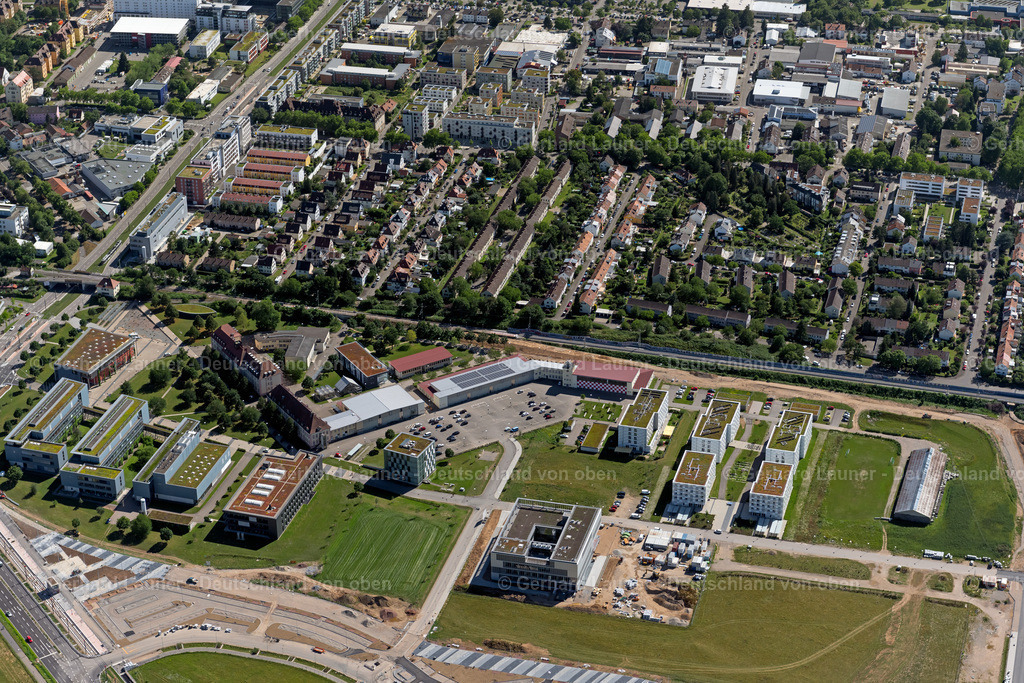 4033694 | FREIBURG IM BREISGAU 30.06.2020 Forschungs- Gebäude und Bürokomplex der " Albert-Ludwigs-Universität Freiburg " im Ortsteil Brühl in Freiburg im Breisgau im Bundesland Baden-Württemberg, Deutschland. // Research building and office complex of " Albert-Ludwigs-Universitaet Freiburg " on Georges-Koehler-Allee in the district Bruehl in Freiburg im Breisgau in the state Baden-Wuerttemberg, Germany. Foto: Gerhard Launer