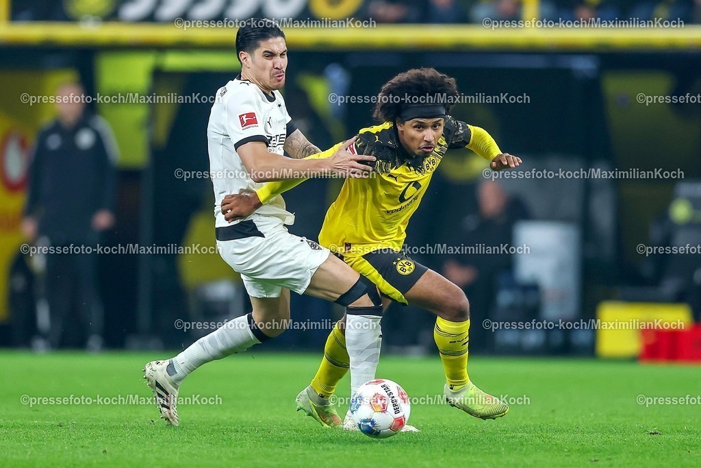 BVB19122501027 | 19.12.2025, Fußball, Borussia Dortmund - Borussia Mönchengladbach, 1. Fußball Bundesliga, 15. Spieltag, Signal Iduna Park, Saison 2025 2026: Kevin Diks&nbsp;(Borussia Mönchengladbach #04) im Zweikampf gegen  Karim Adeyemi&nbsp;(BVB #27)  DFB regulations prohibit any use of photographs as image sequences and or quasi-video.