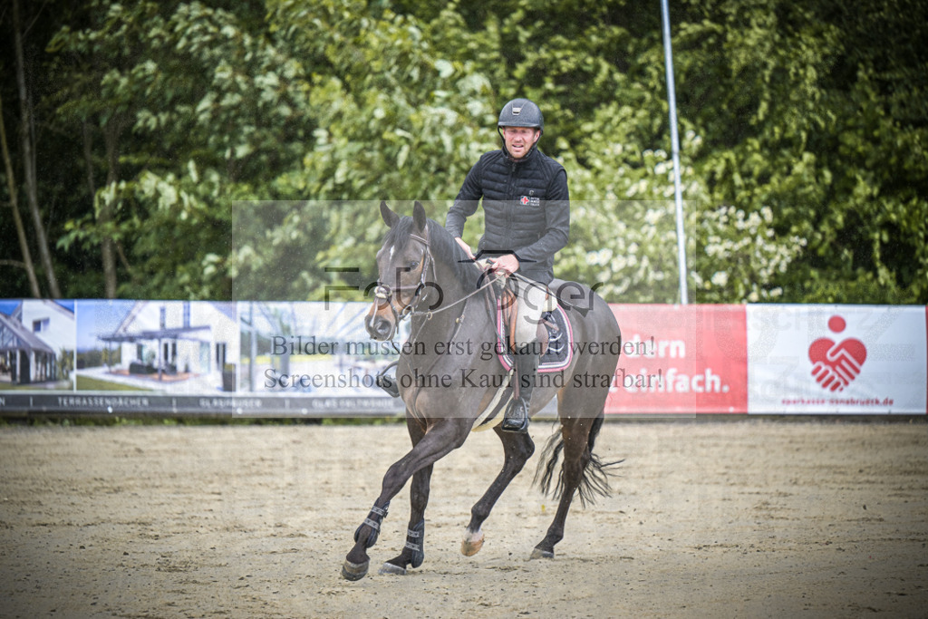 DOS_3694 | Entdecke hochwertige Reitturnierfotos von Foto Oger. Professionell, emotional und authentisch – jetzt Lieblingsmomente im Shop bestellen.Deutschlandweite Turnierfotografie. - Realisiert mit Pictrs.com