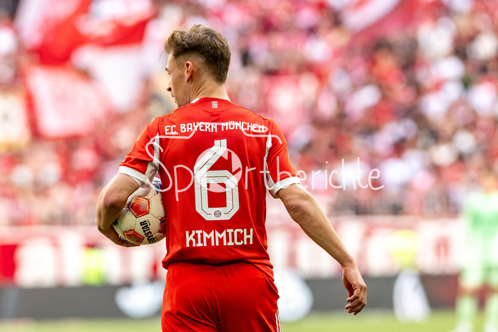 FC Bayern München - 1. FC Heidenheim | MUNICH, GERMANY - 02. MAI: am Ball Joshua KIMMICH (FC Bayern Munich 6) / Einzelfoto / Freisteller während dem Bundesligamatch zwischen dem FC Bayern München und dem 1. FC Heidenheim am 32. Spieltag in der Allianz Arena / DFL REGULATIONS PROHIBIT ANY USE OF PHOTOGRAPHS AS IMAGE SEQUENCES AND/OR QUASI-VIDEO