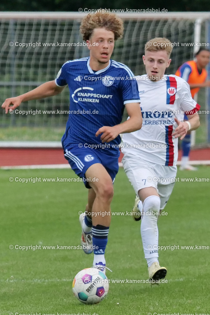 Fußball : Testspiel : SuS 09 Dinslaken - Schalke 04 U 19 am 25.07.2024 | Foto : Jochen Emde / www.kameradabei.de - Realisiert mit Pictrs.com